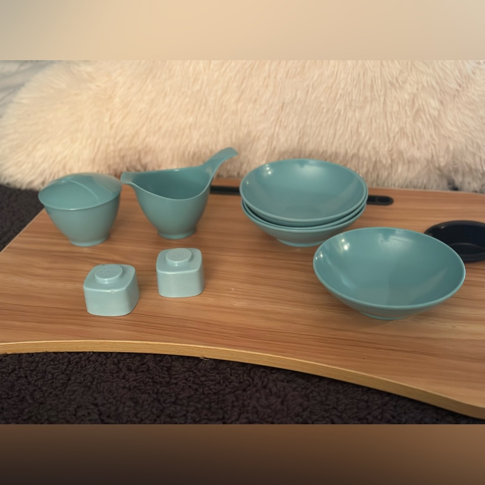 Vintage turquoise Melmac bowls and creamer set